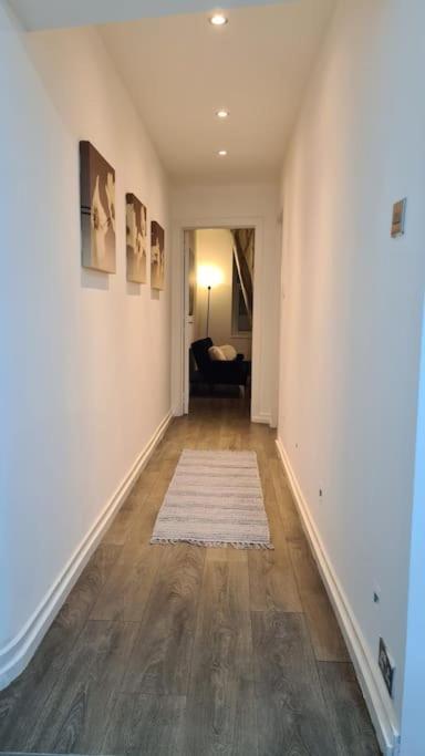 Luxury 1 Bedroom Flat In The Heart Of Wood Green London Exterior photo