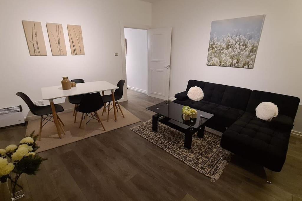 Luxury 1 Bedroom Flat In The Heart Of Wood Green London Exterior photo