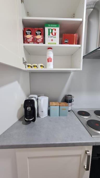 Luxury 1 Bedroom Flat In The Heart Of Wood Green London Exterior photo