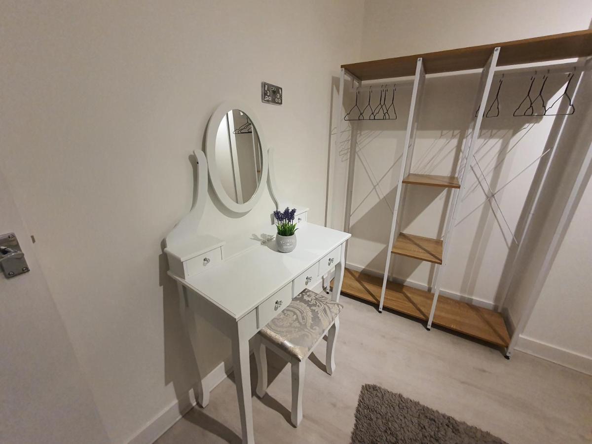 Luxury 1 Bedroom Flat In The Heart Of Wood Green London Exterior photo