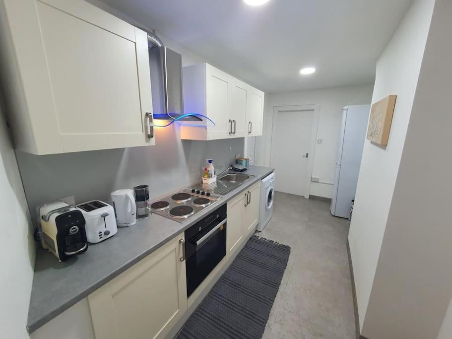 Luxury 1 Bedroom Flat In The Heart Of Wood Green London Exterior photo