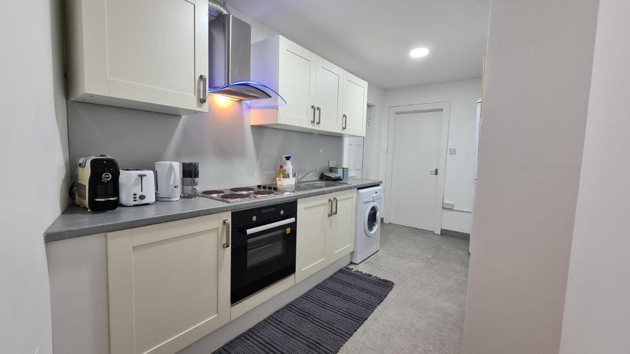 Luxury 1 Bedroom Flat In The Heart Of Wood Green London Exterior photo